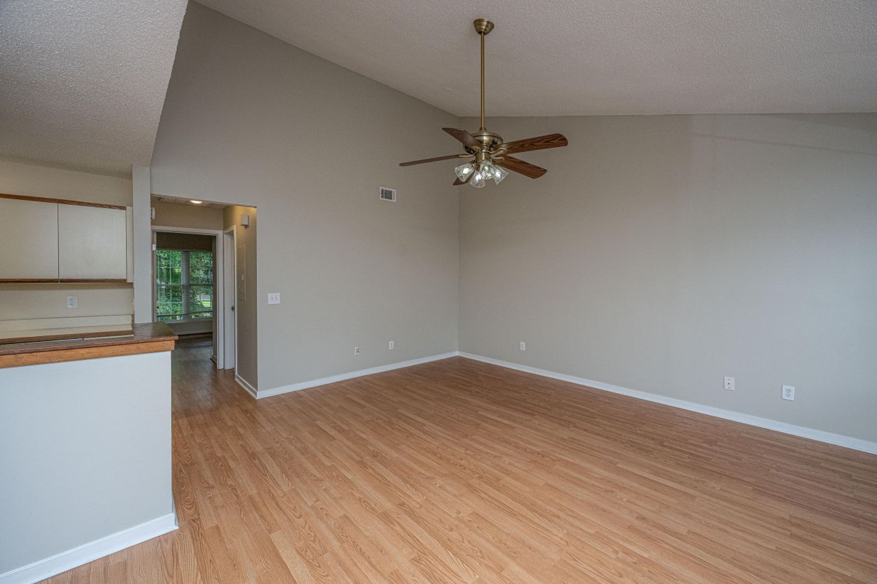 7945 Edgebrook Circle Photo 14