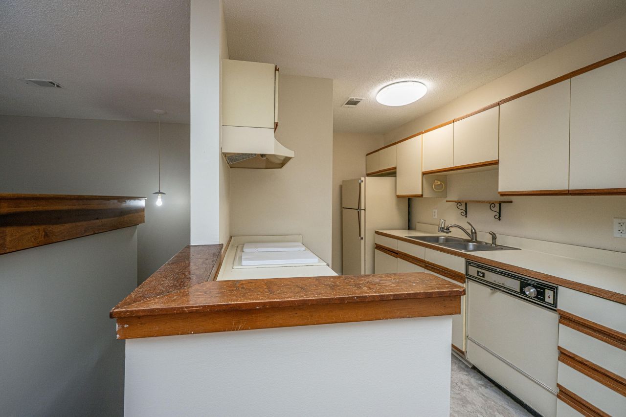 7945 Edgebrook Circle Photo 16