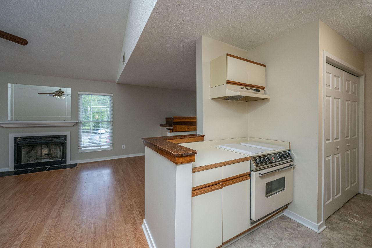 7945 Edgebrook Circle Photo 18