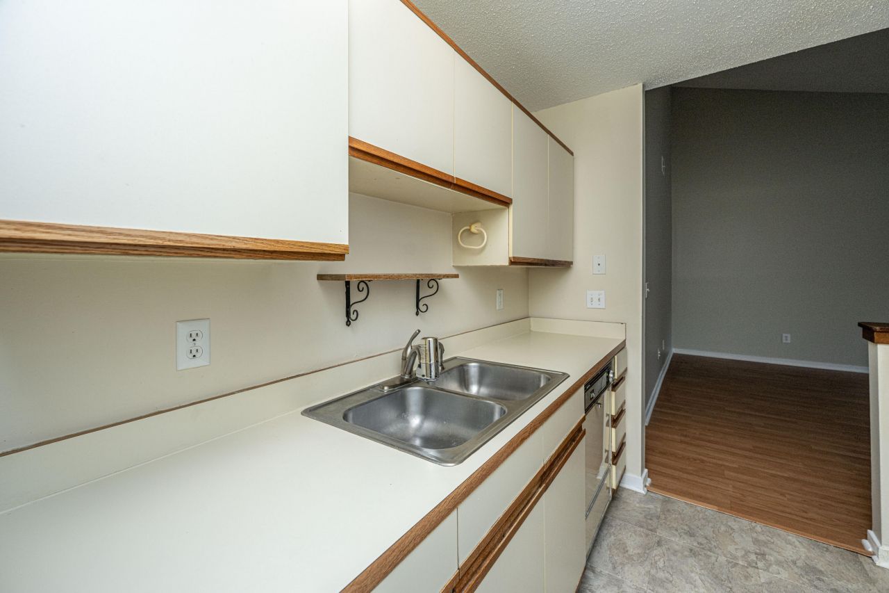 7945 Edgebrook Circle Photo 20