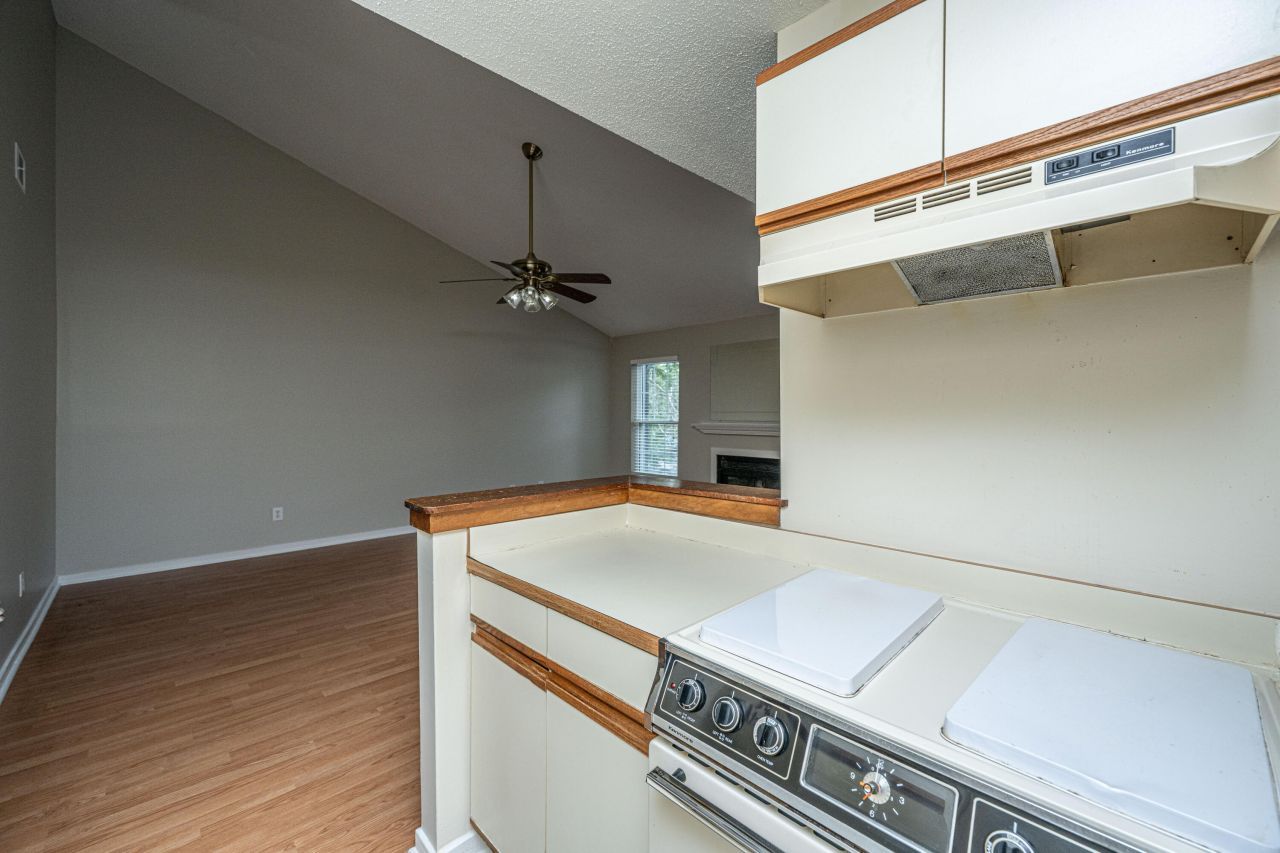 7945 Edgebrook Circle Photo 21