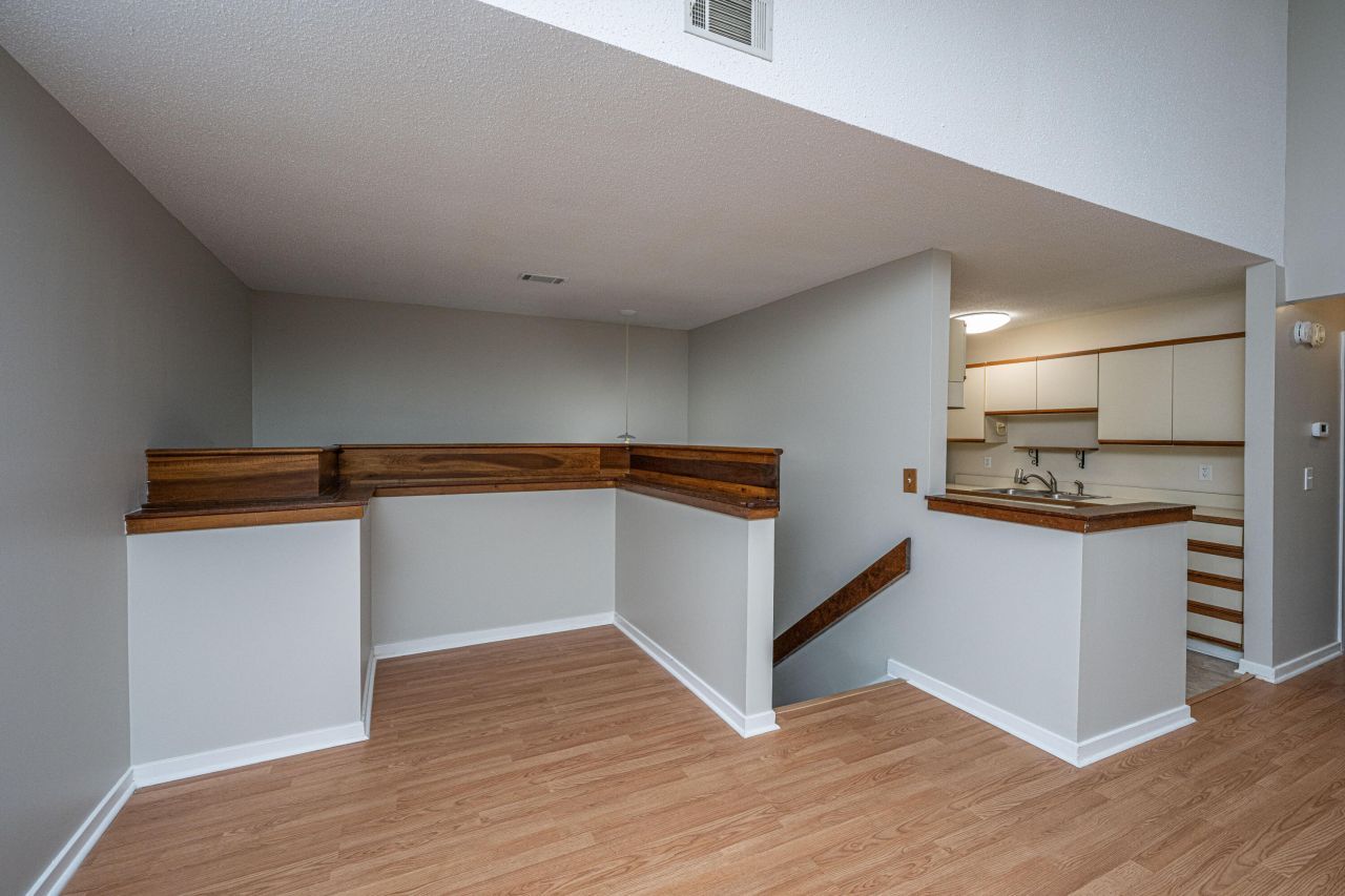 7945 Edgebrook Circle Photo 5