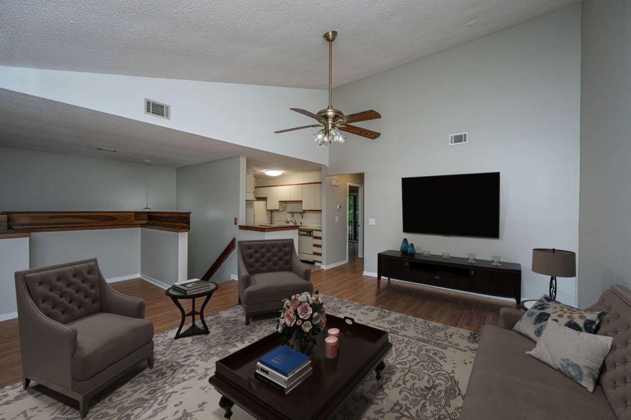 7945 Edgebrook Circle Photo 8