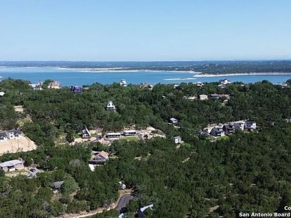 1428 Rockmoor, Canyon Lake, TX 78133