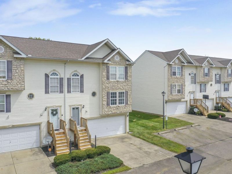 5882 Abernathy Lane, Unit 5882F, Columbus, OH 43232 Photo 1