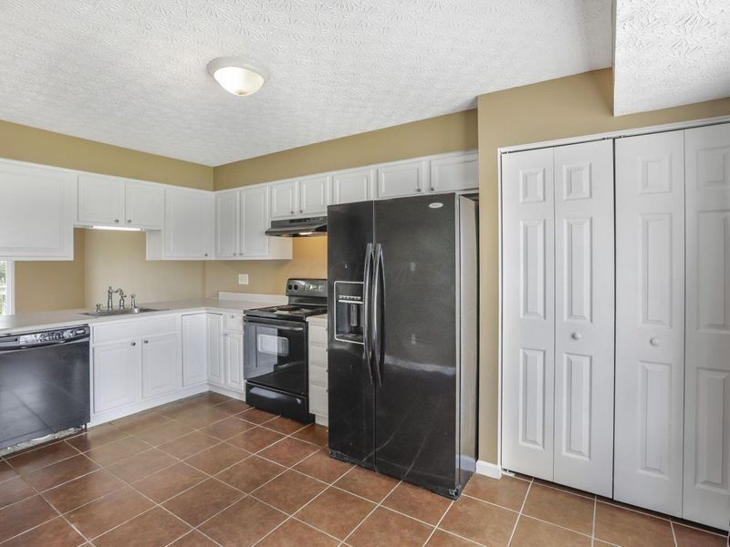 5882 Abernathy Lane, Unit 5882F, Columbus, OH 43232 Photo 11