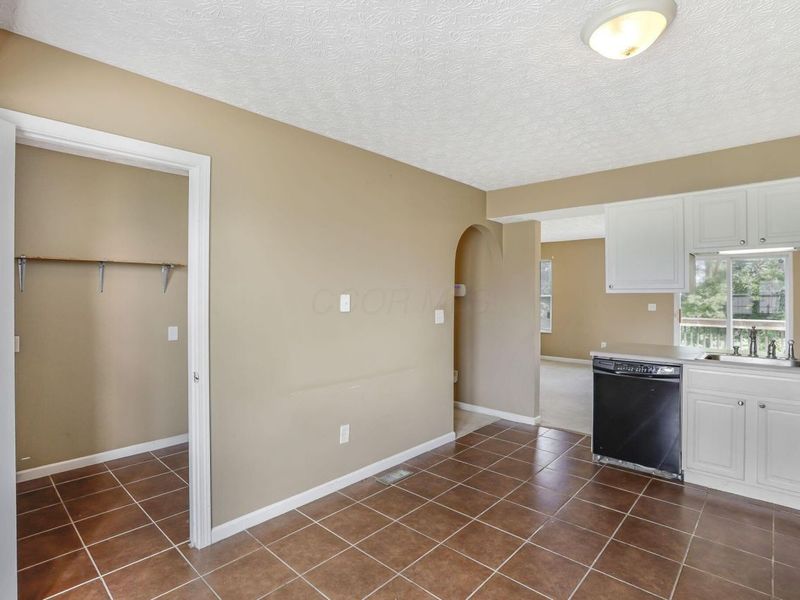 5882 Abernathy Lane, Unit 5882F, Columbus, OH 43232 Photo 12