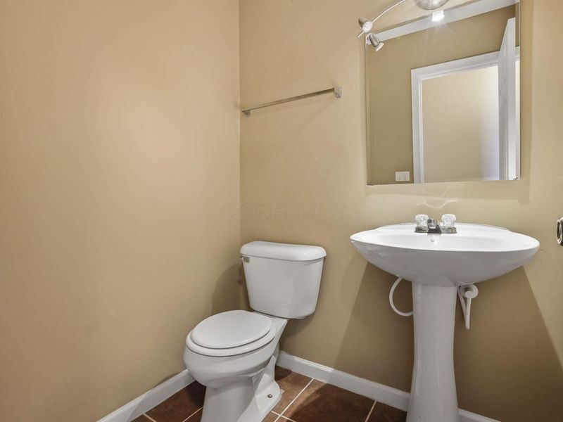 5882 Abernathy Lane, Unit 5882F, Columbus, OH 43232 Photo 16