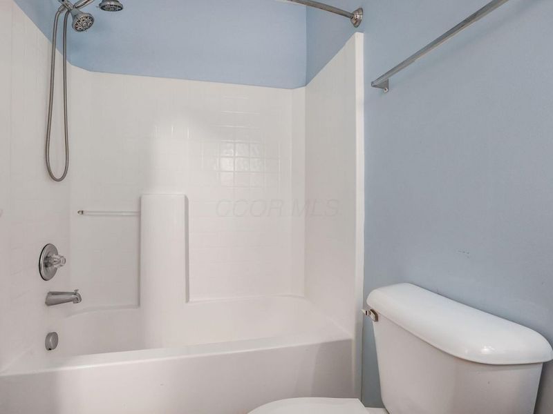 5882 Abernathy Lane, Unit 5882F, Columbus, OH 43232 Photo 20