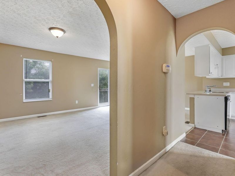 5882 Abernathy Lane, Unit 5882F, Columbus, OH 43232 Photo 6