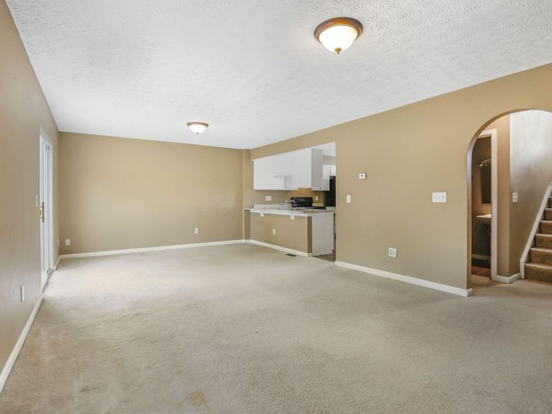 5882 Abernathy Lane, Unit 5882F, Columbus, OH 43232 Photo 7