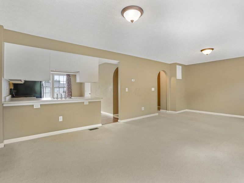 5882 Abernathy Lane, Unit 5882F, Columbus, OH 43232 Photo 8