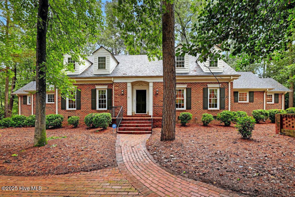 102 Cedar Lane, Clinton, NC 28328 Main Photo
