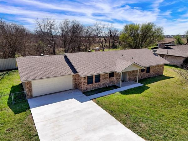 1006 Eagle Drive, Eddy, TX 76524