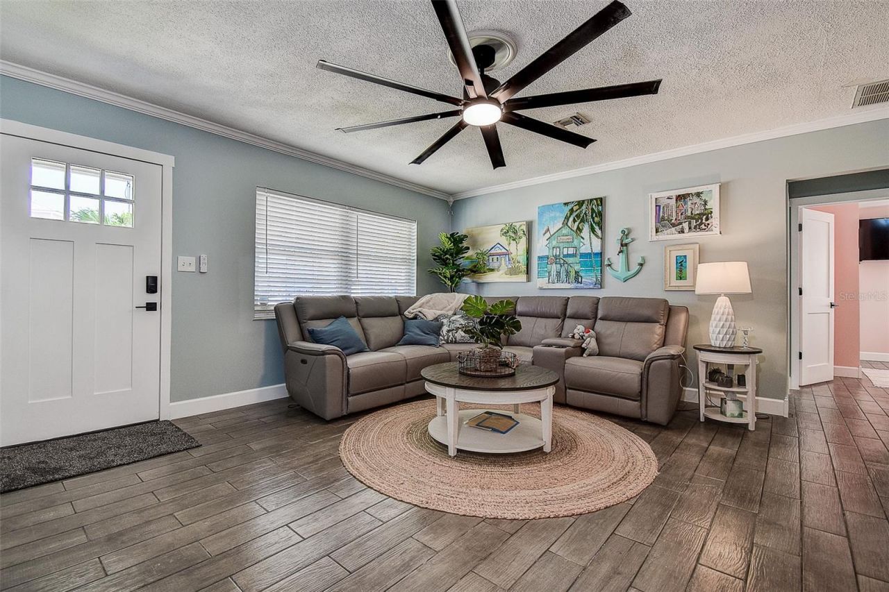 725 Sunset Cove, Madeira Beach, FL 33708 Photo