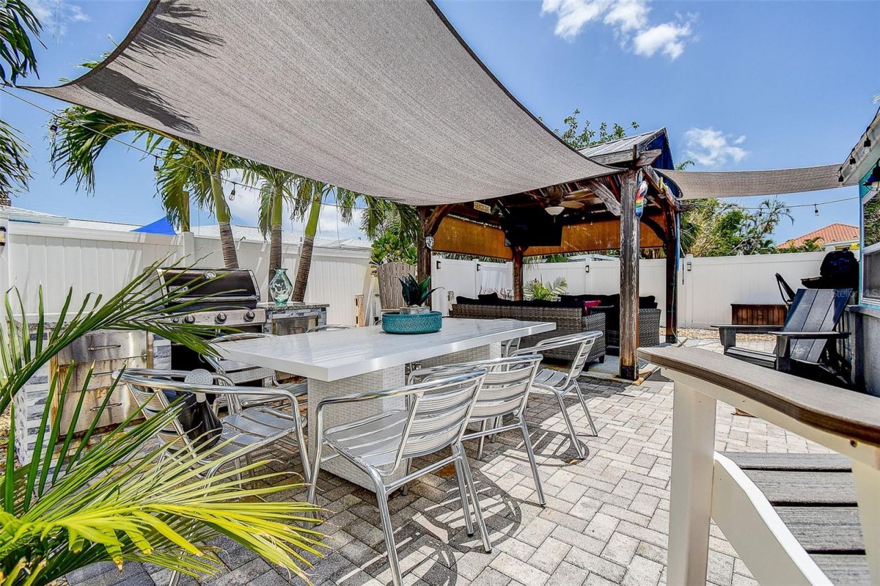 725 Sunset Cove, Madeira Beach, FL 33708 Photo