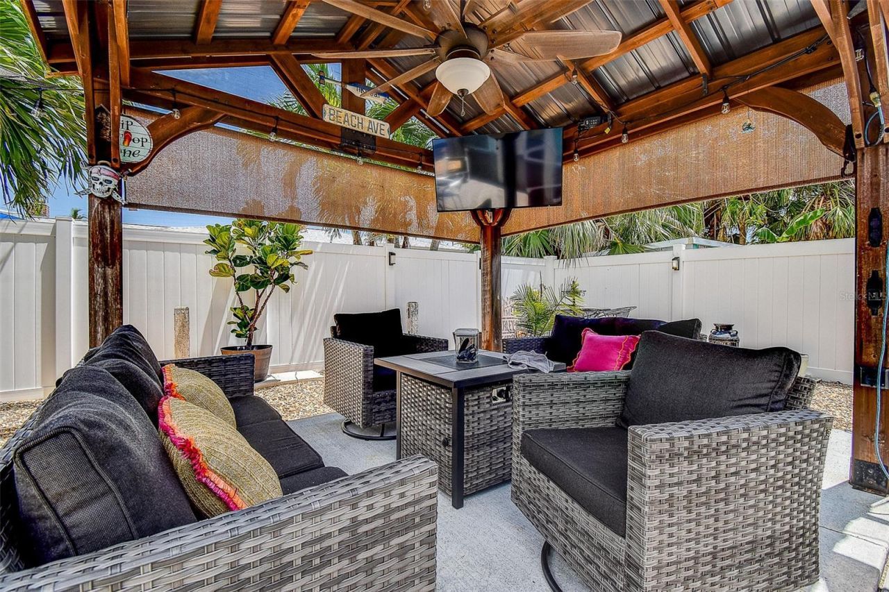 725 Sunset Cove, Madeira Beach, FL 33708 Photo