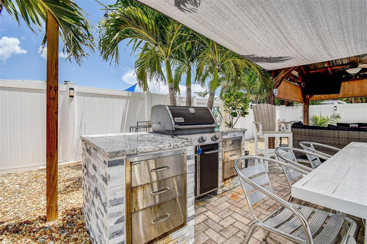 725 Sunset Cove, Madeira Beach, FL 33708 Photo