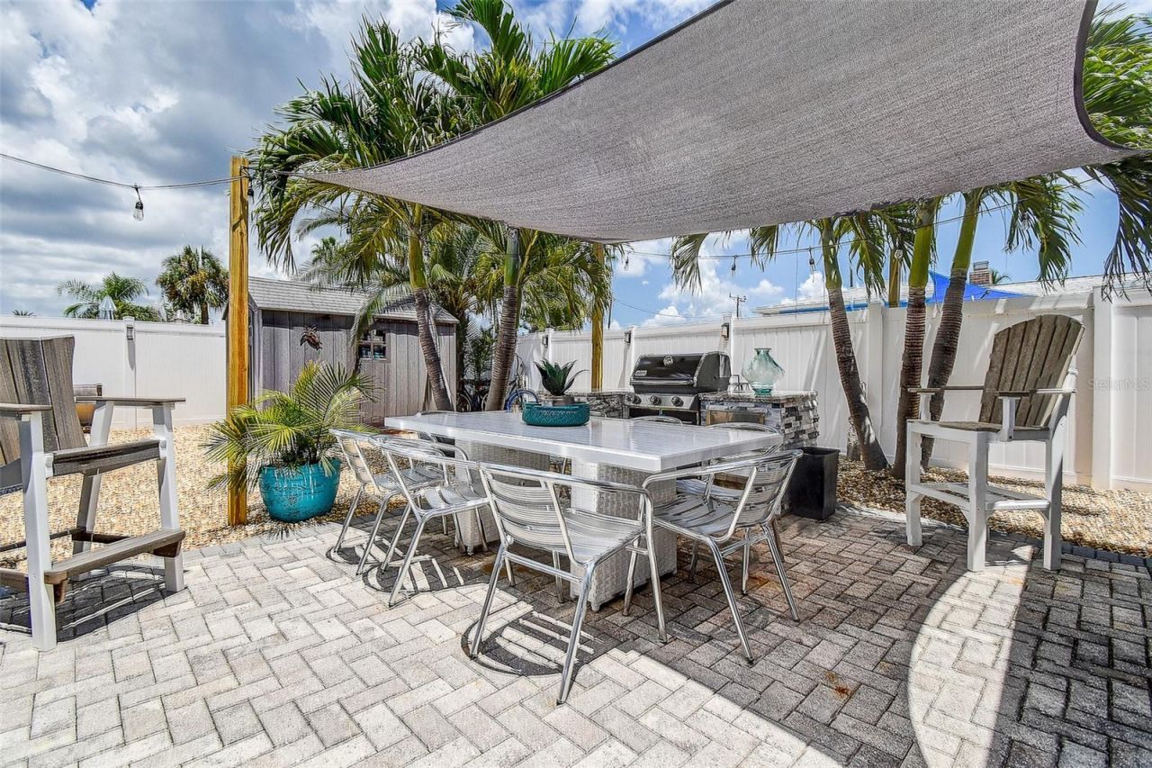 725 Sunset Cove, Madeira Beach, FL 33708 Photo