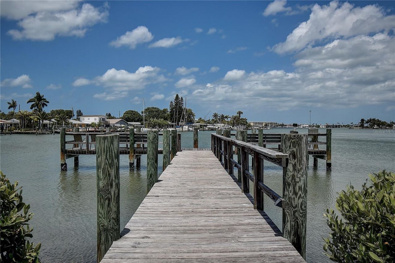 725 Sunset Cove, Madeira Beach, FL 33708 Photo