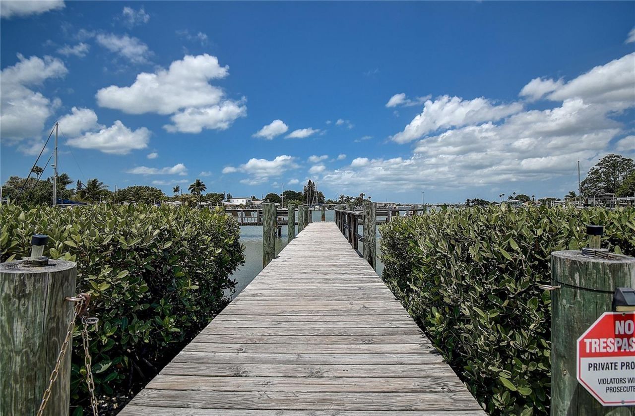 725 Sunset Cove, Madeira Beach, FL 33708 Photo