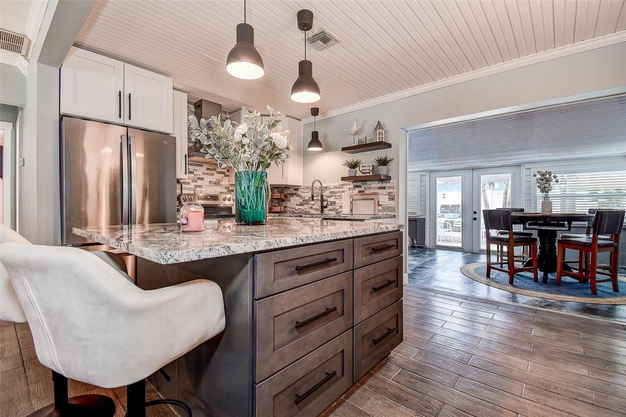 725 Sunset Cove, Madeira Beach, FL 33708 Photo
