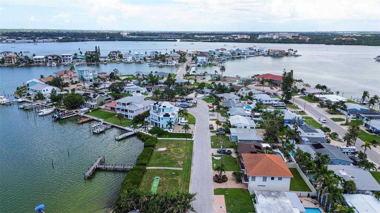 725 Sunset Cove, Madeira Beach, FL 33708 Photo