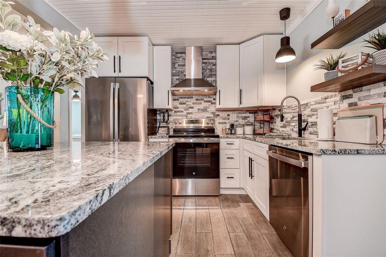 725 Sunset Cove, Madeira Beach, FL 33708 Photo