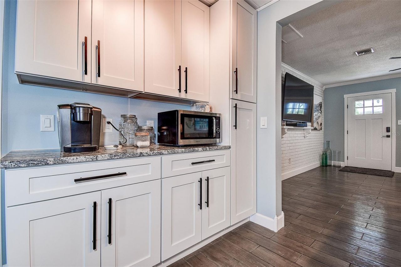 725 Sunset Cove, Madeira Beach, FL 33708 Photo