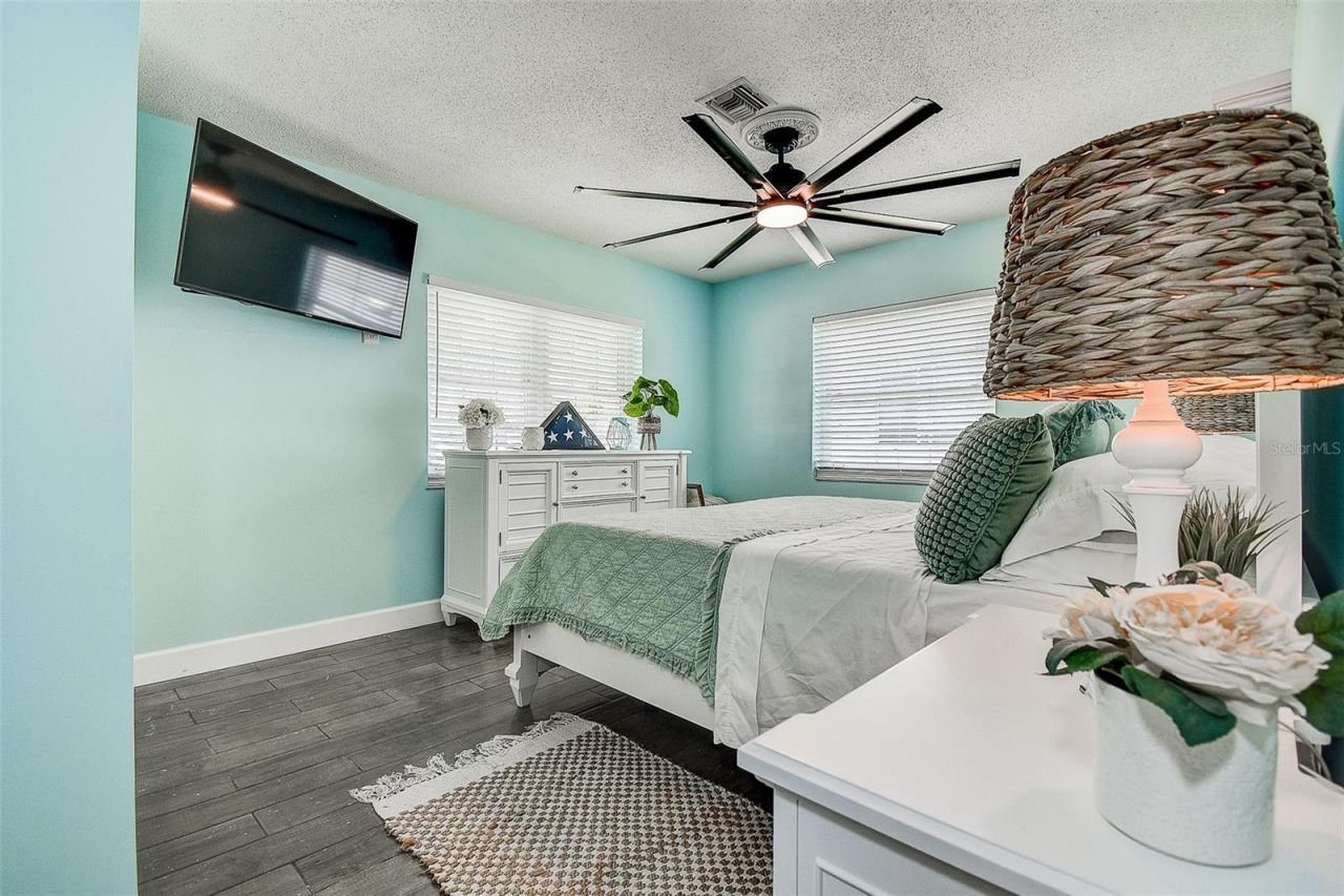 725 Sunset Cove, Madeira Beach, FL 33708 Photo