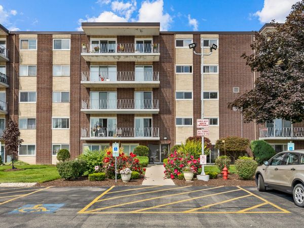 2900 Maple Avenue, Unit 17E, Downers Grove, IL 60515
