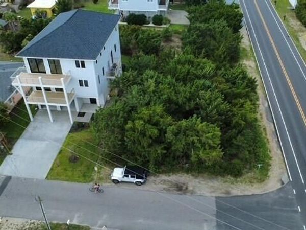 109 Raleigh Avenue, Surf City, NC 28445