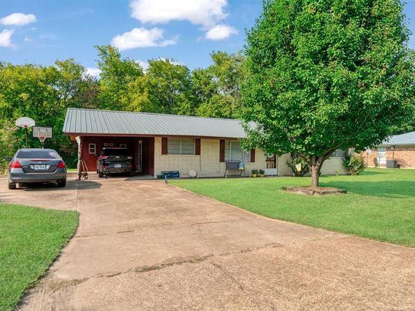 1705 W Taylor Street, Clarksville, TX 75426