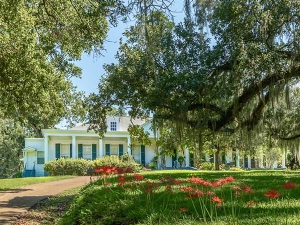 131 Winchester Road, Natchez, MS 39120