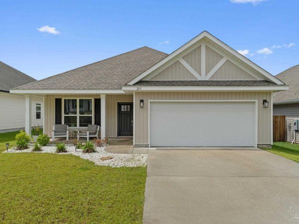 253 Camellia Dr, Cantonment, FL 32533