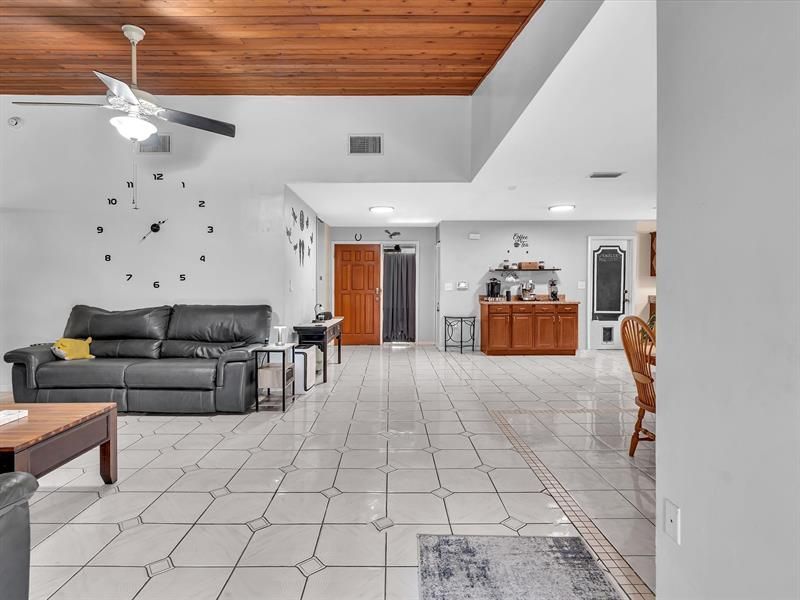 4201 NW 73rd Avenue, Lauderhill, FL 33319 Photo