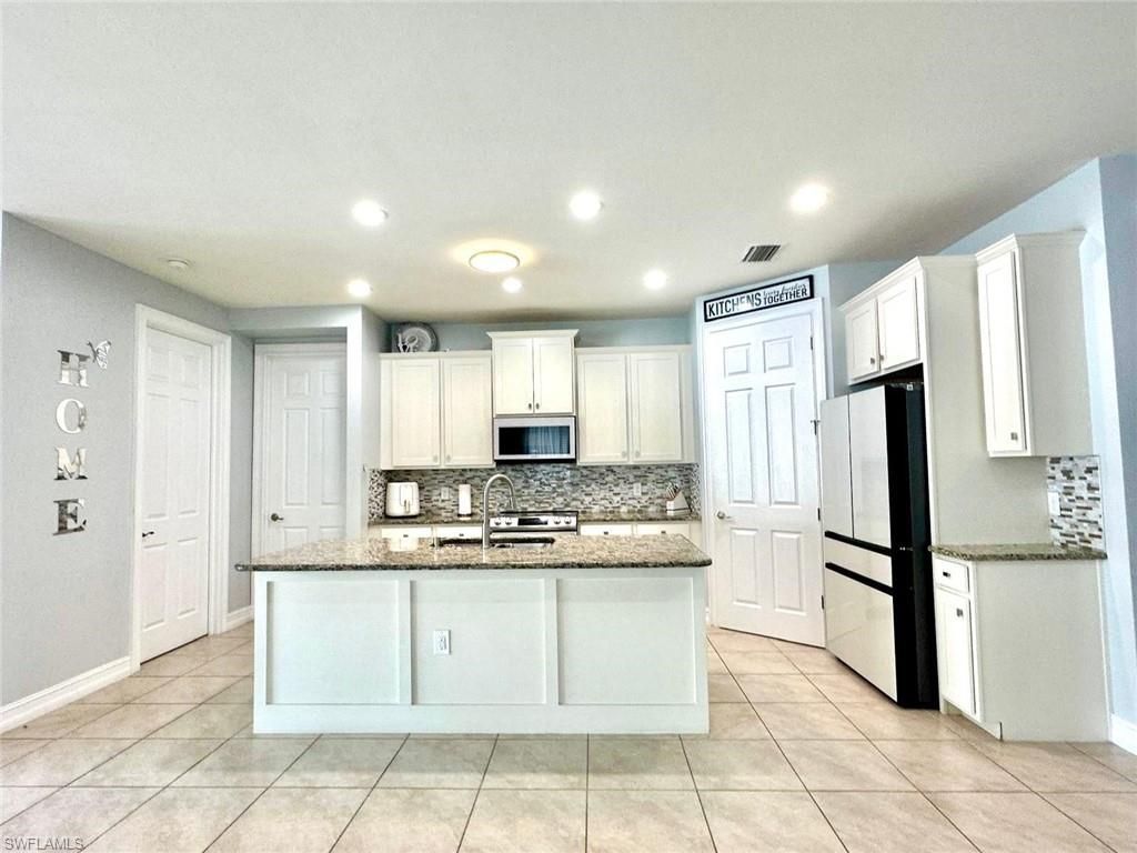 3193 Amadora Cir, Cape Coral, FL 33909 Photo