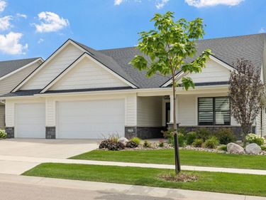 2732 Bentley Drive SW, Rochester, MN 55902