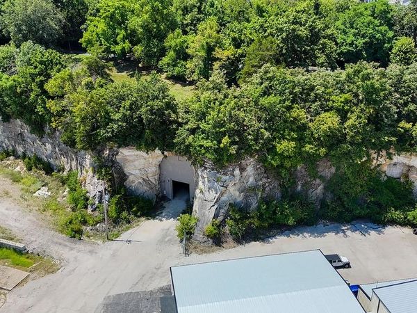 20 Cave Industrial Drive, Crystal City, MO 63019