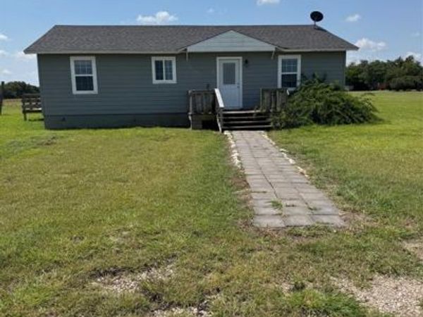 2800 Jerry Mashek Drive, West, TX 76691