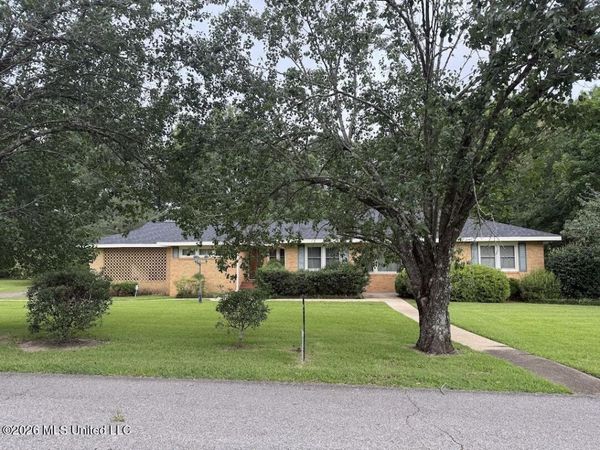 230 N Vardaman Street, Wiggins, MS 39577