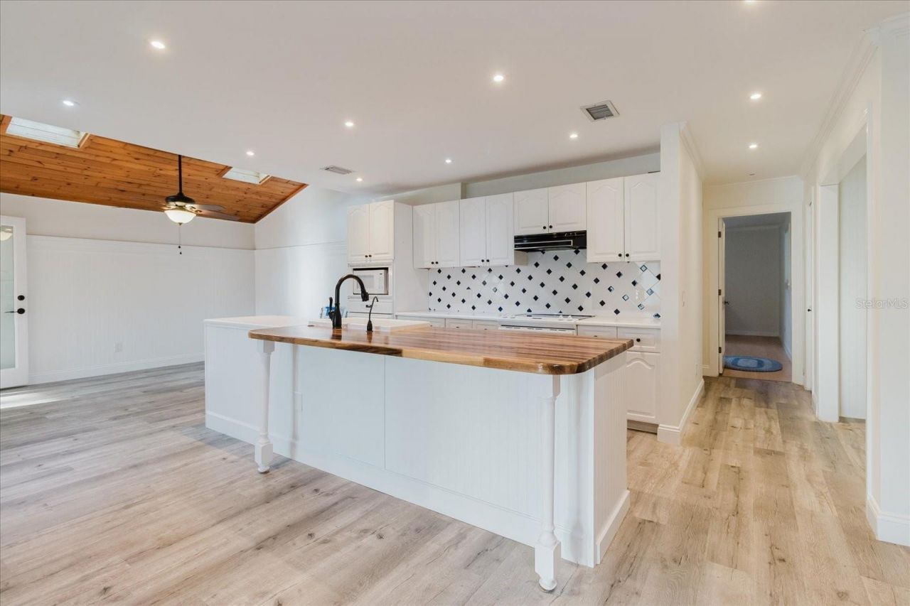 5455 Lake Le Clare Road, Lutz, FL 33558 Photo