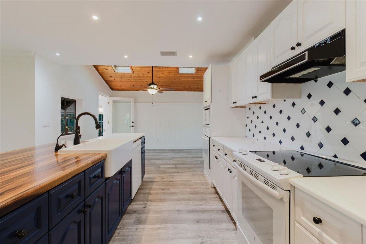 5455 Lake Le Clare Road, Lutz, FL 33558 Photo