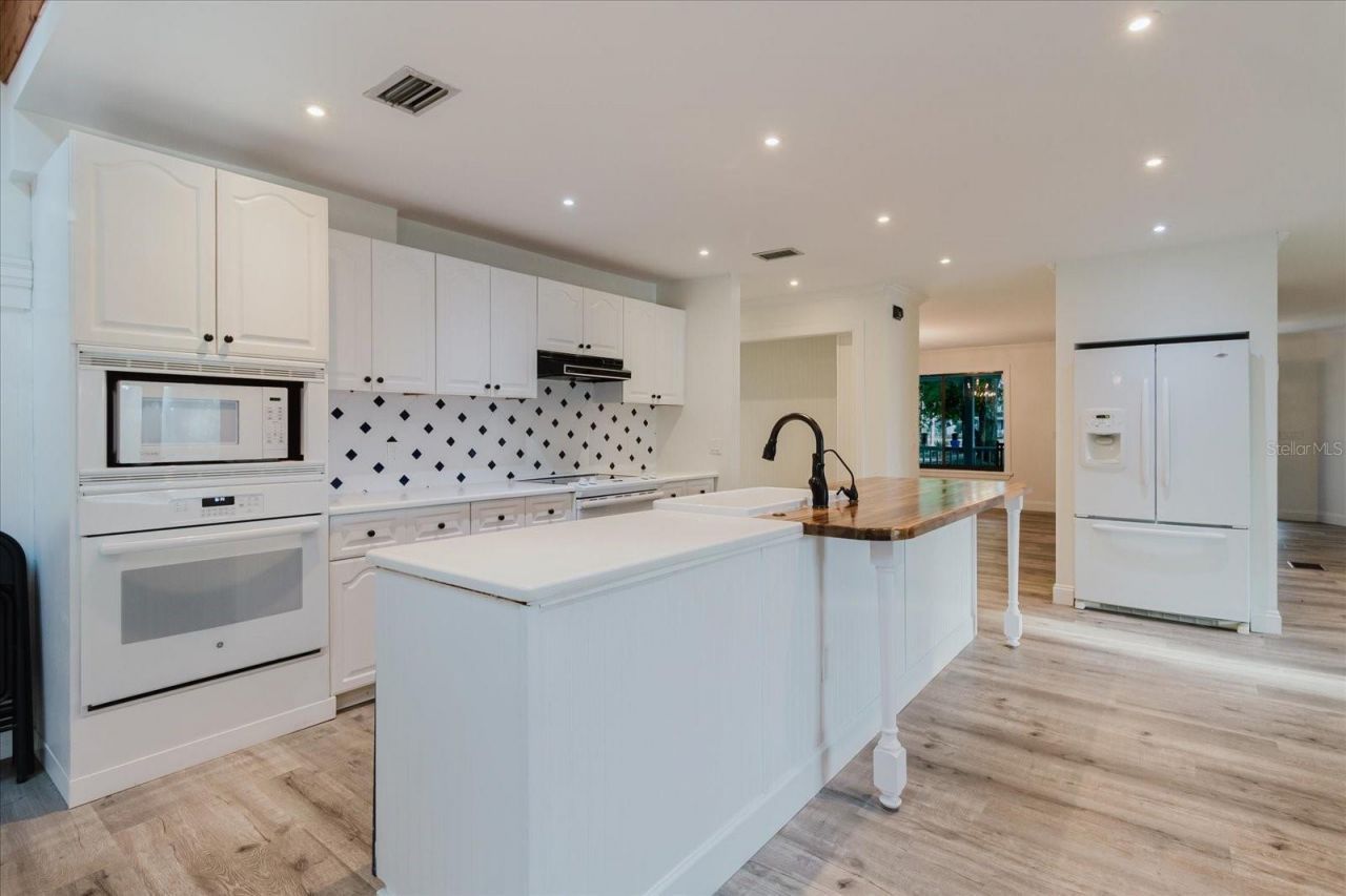 5455 Lake Le Clare Road, Lutz, FL 33558 Photo