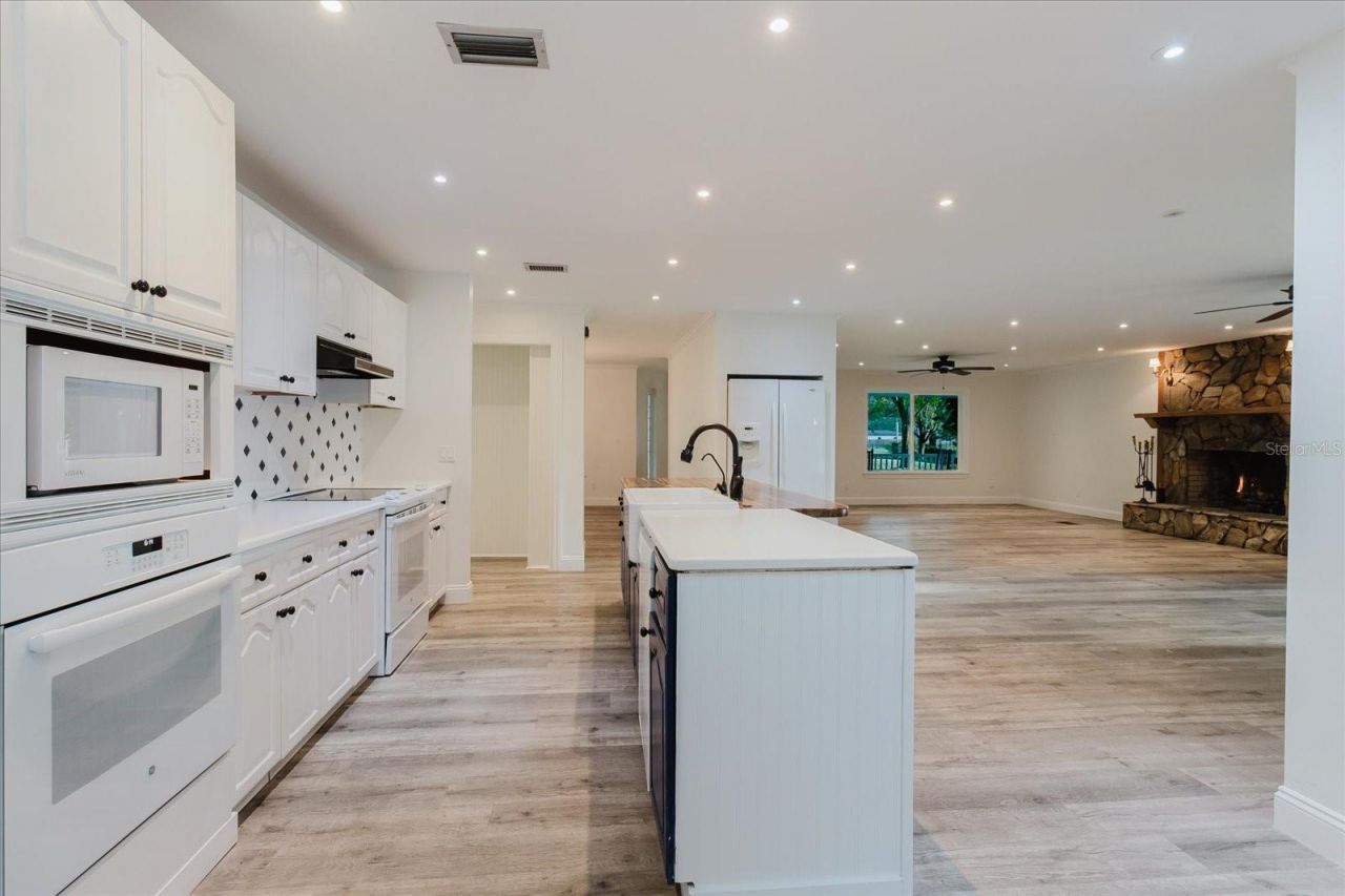 5455 Lake Le Clare Road, Lutz, FL 33558 Photo