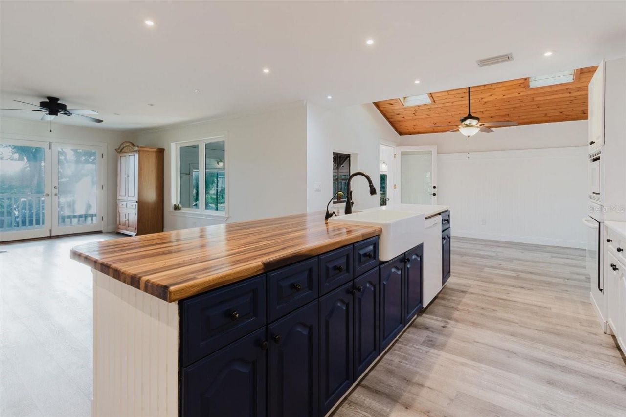 5455 Lake Le Clare Road, Lutz, FL 33558 Photo