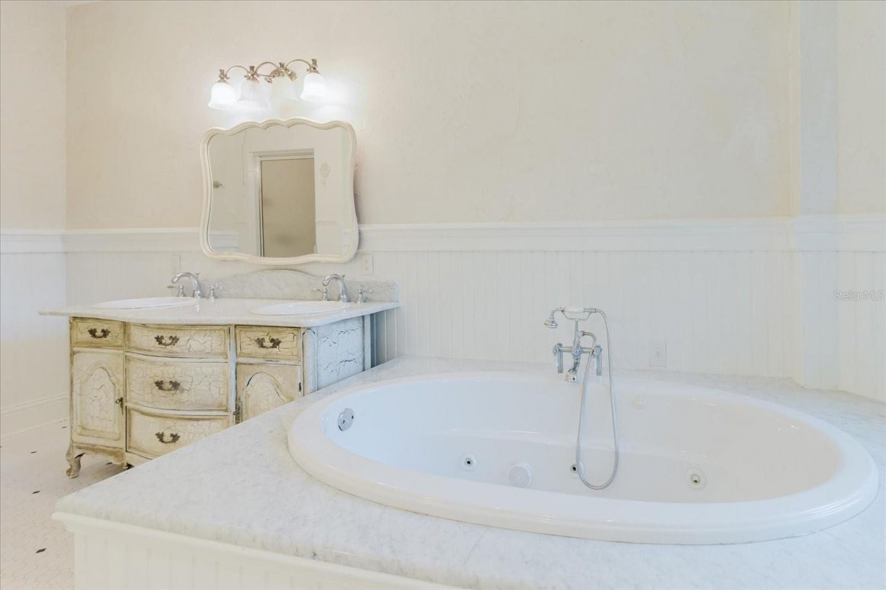 5455 Lake Le Clare Road, Lutz, FL 33558 Photo