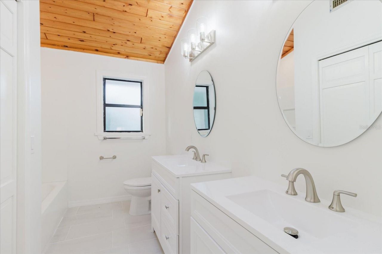 5455 Lake Le Clare Road, Lutz, FL 33558 Photo