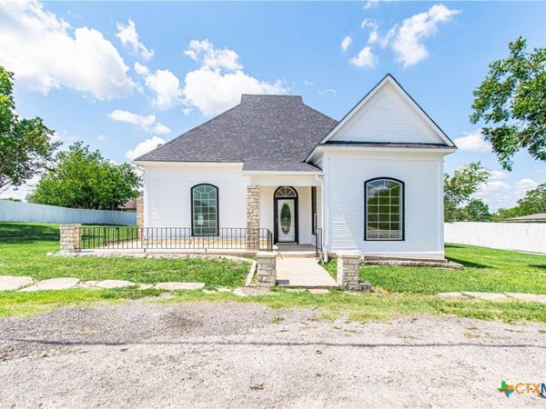 211 W Mesquite Avenue, Rogers, TX 76569