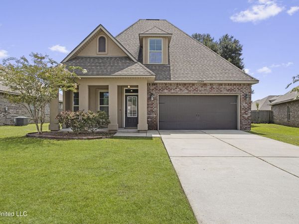 13284 Hilliard Street, D'Iberville, MS 39540